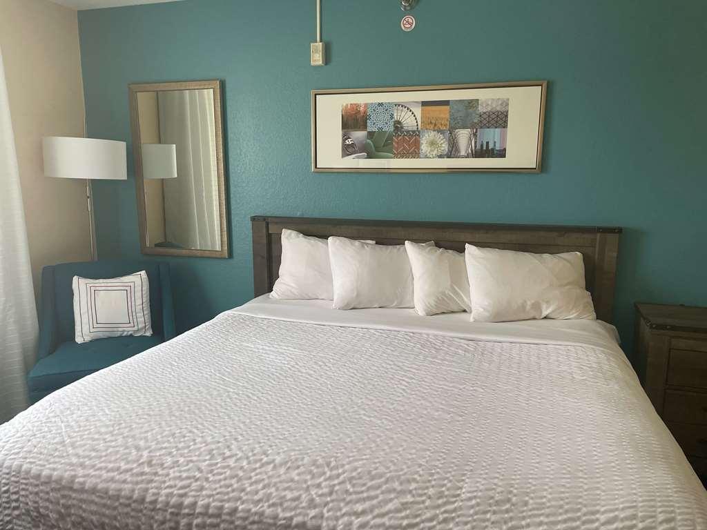 Surestay Plus Hotel By Best Western Minot Room photo