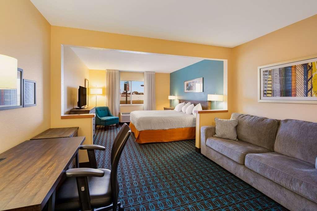 Surestay Plus Hotel By Best Western Minot Room photo